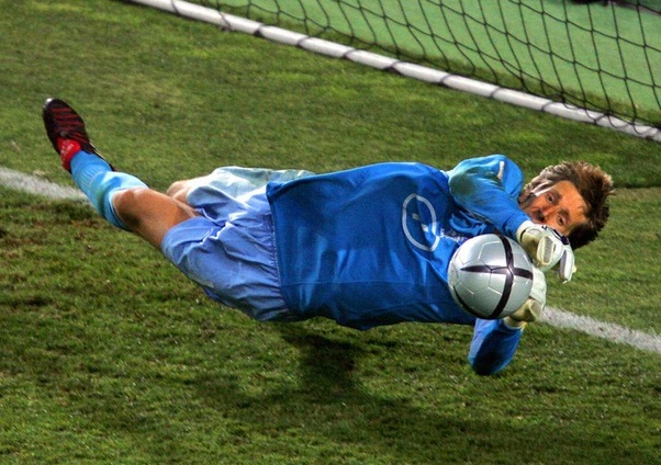 Ван дер Саар выводит сборную в полуфинал Евро-2004